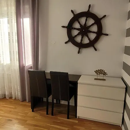 Aquarius - Latarnik *