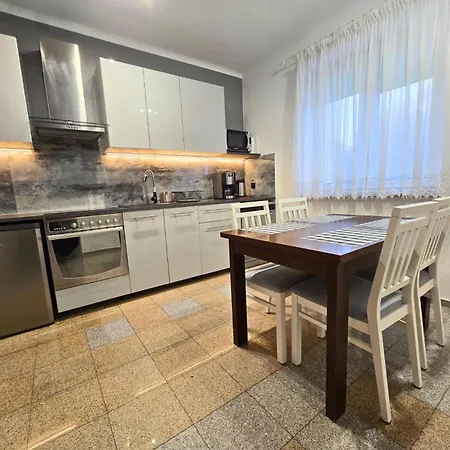 Aquarius - Latarnik Апартаменты *