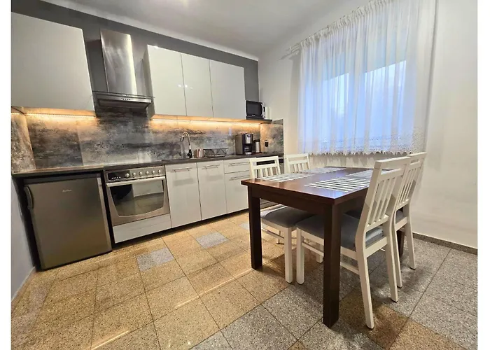 Aquarius - Latarnik Апартаменты *